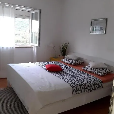 Ella Apartments *